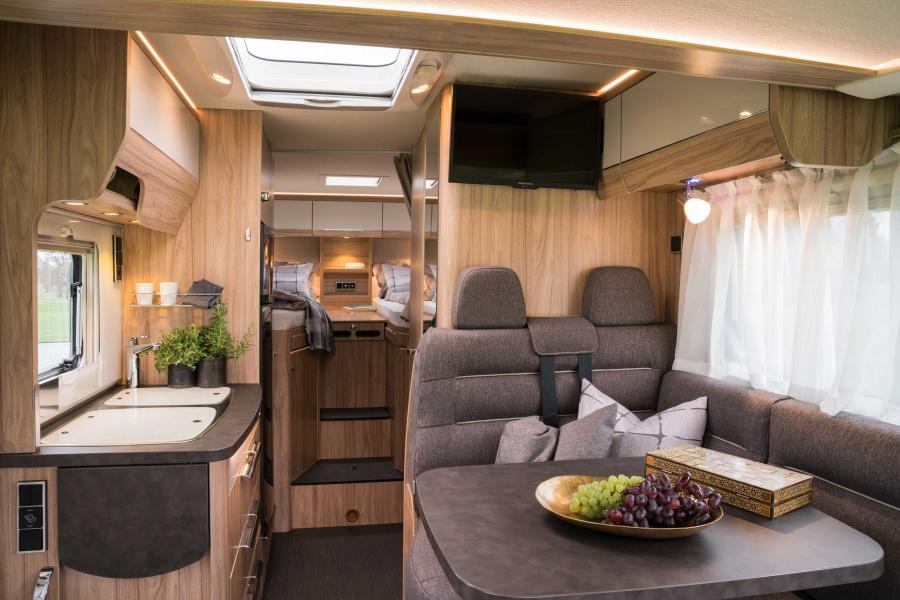 Интерьер Hymer Exsis-i 2017 года  (фото 2 из 6)